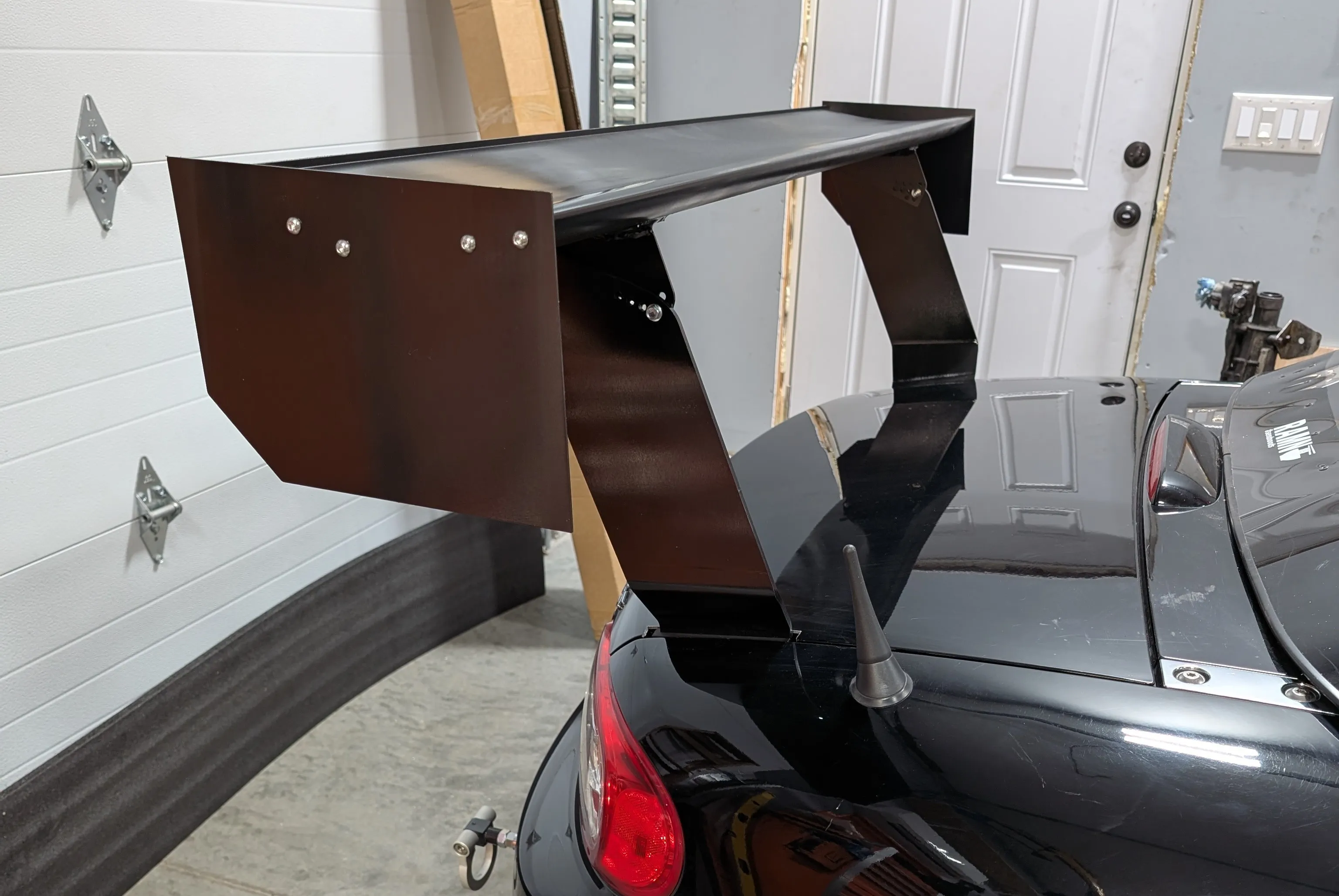 Wing mounted via chassis uprights on a car, side view