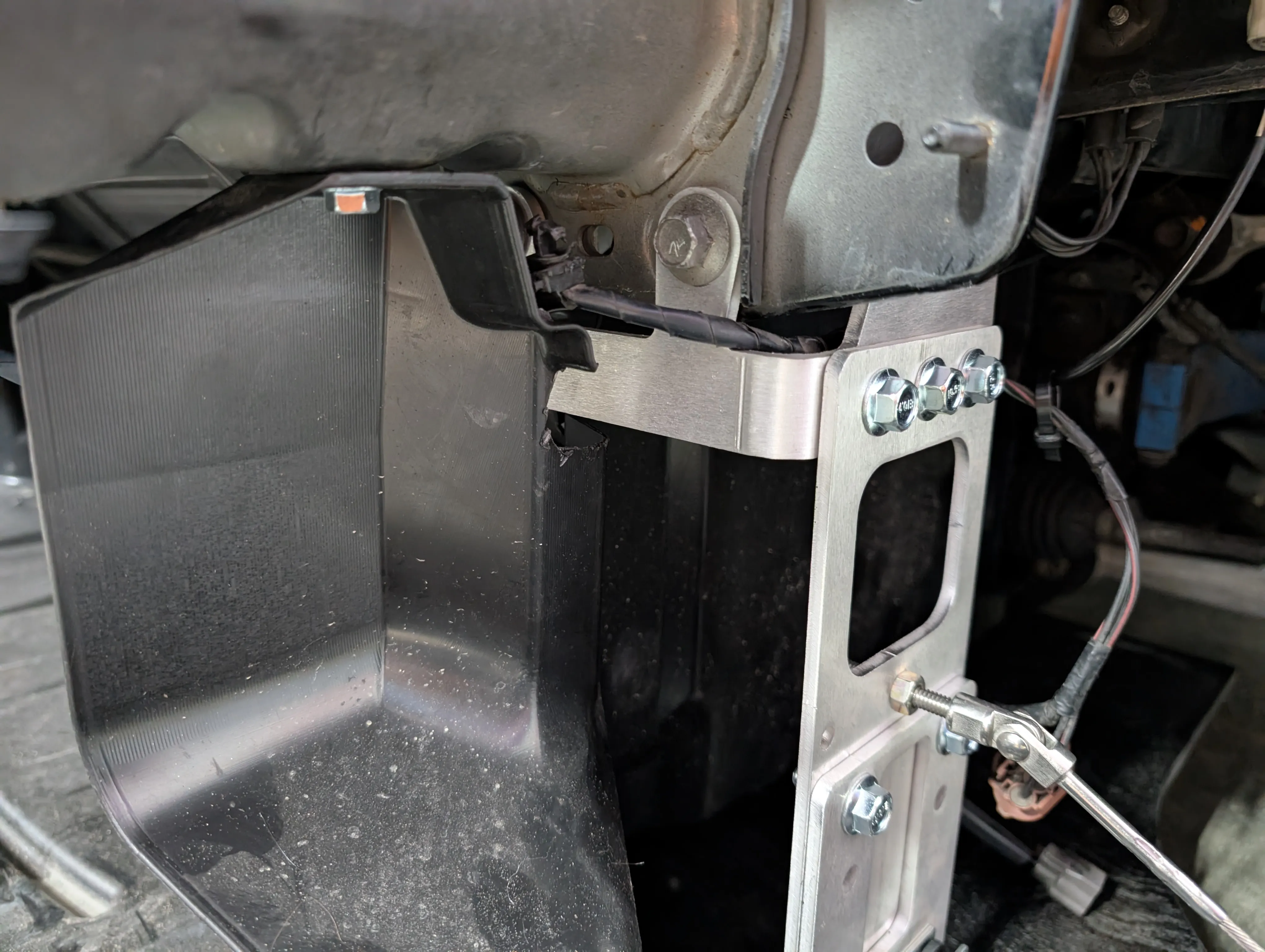 Close-up of quick release splitter mount bracket installed
